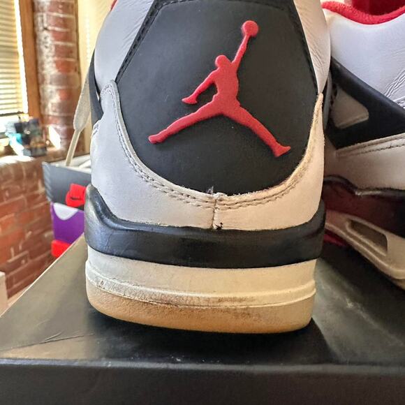 Air Jordan 4 Retro Fire Red 2012 - Picture 4 of 8